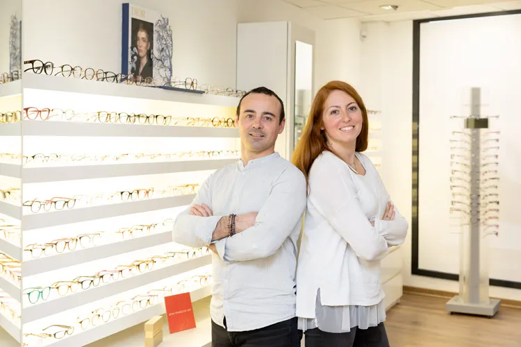 Optique Bellevue - Eve & Manu - votre magasin d'opticien à Villeneuve les Avignon - Les Angles